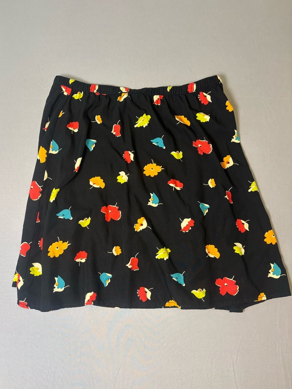 Fun Vibrant Floral Print Black Eddie Bauer Skirt Size Medium